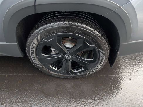 Certified 2025 Volkswagen Taos SEL w/ Taos Adventure Package image 9