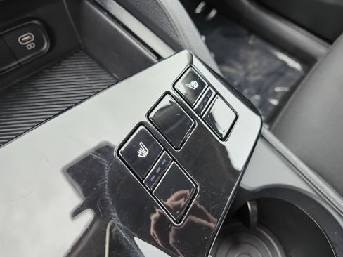 Used 2023 Kia Sportage LX image 8