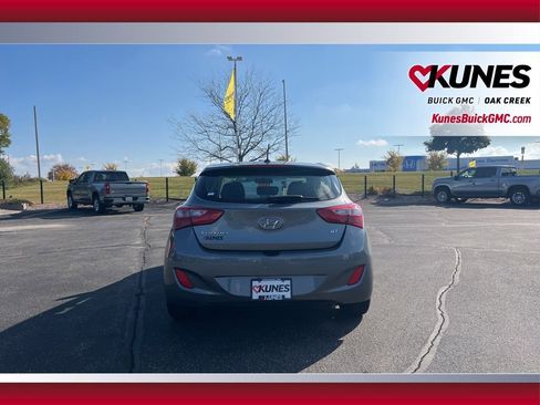 Used 2017 Hyundai Elantra GT image 4