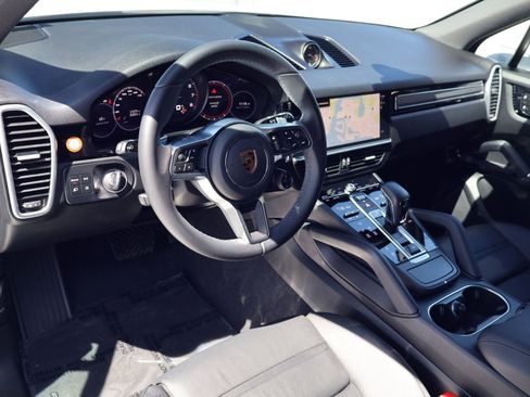 Certified 2023 Porsche Cayenne AWD/4WD image 4