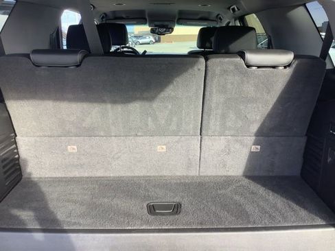 Used 2019 GMC Yukon SLT w/ Graphite Edition image 12