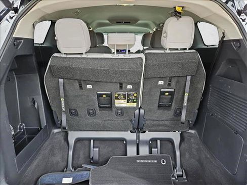 Used 2026 Toyota Sienna LE FWD image 6