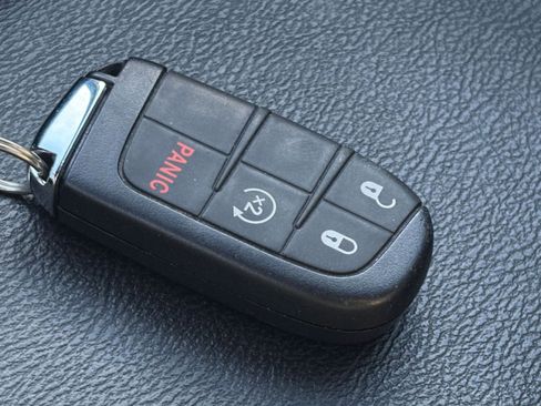 Used 2025 Jeep Compass Limited AWD/4WD image 25