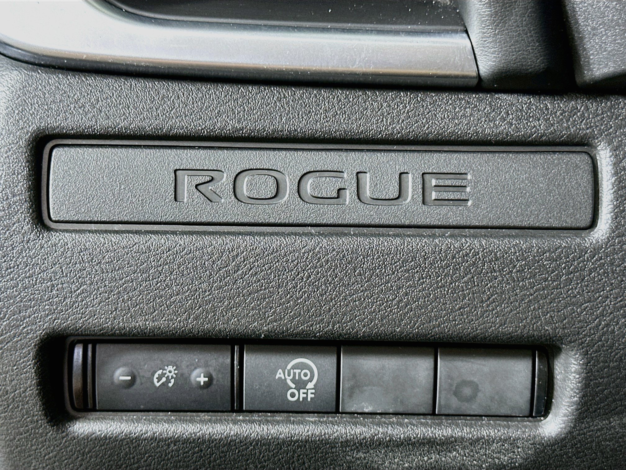 Used 2024 Nissan Rogue S AWD/4WD image 17