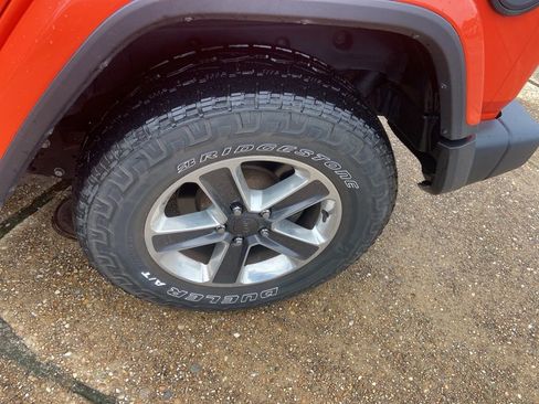 Used 2019 Jeep Wrangler Unlimited Sahara AWD/4WD image 25