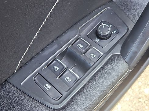 Certified 2022 Volkswagen Tiguan SE image 21