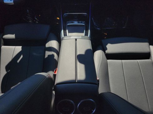 Certified 2025 Mercedes-Benz GLA 250 image 9