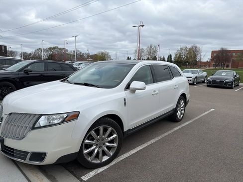 Used 2011 Lincoln MKT AWD w/ 101A Rapid Spec Order Code image 5