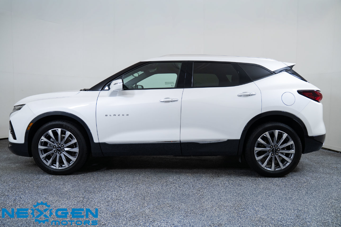 Used 2022 Chevrolet Blazer Premier w/ Enhanced Convenience Package AWD/4WD image 5