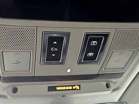 Used 2023 Land Rover Defender 90 SE image 26