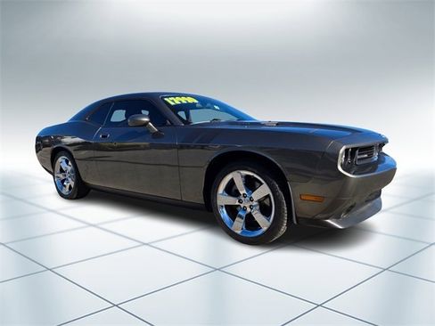 Used 2009 Dodge Challenger R/T image 2