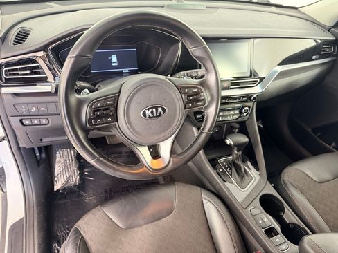 Used 2020 Kia Niro EX FWD image 4