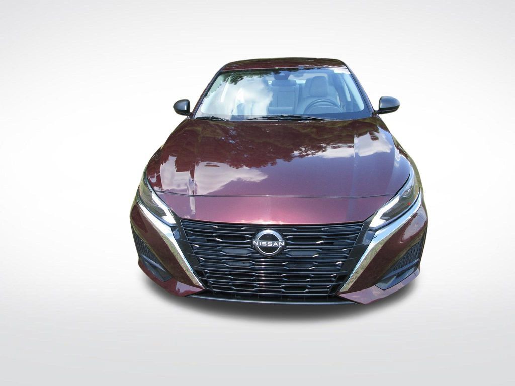 Used 2025 Nissan Altima 2.5 SV FWD image 5