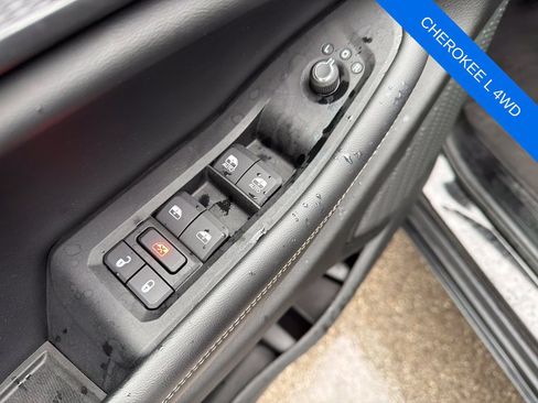Used 2023 Jeep Grand Cherokee L Laredo AWD/4WD image 10