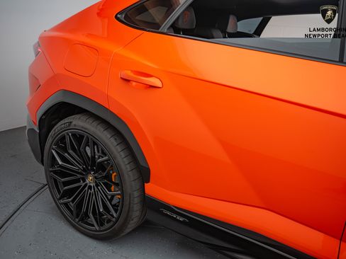 Used 2025 Lamborghini Urus SE image 7