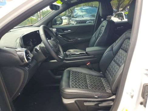 Certified 2025 Chevrolet Equinox LT w/ Safety and Technology Package image 15