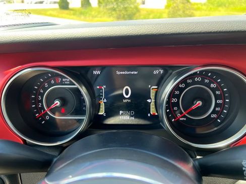 Used 2022 Jeep Wrangler Unlimited Rubicon w/ Cold Weather Group AWD/4WD image 19