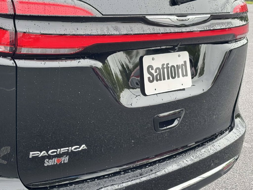 Used 2026 Chrysler Pacifica Select FWD image 10