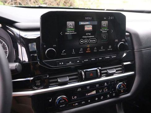 Used 2025 Nissan Pathfinder SL w/ SL Premium Package FWD image 18