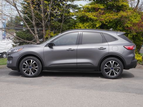 Certified 2022 Ford Escape SE w/ SE Sport Appearance Package image 17