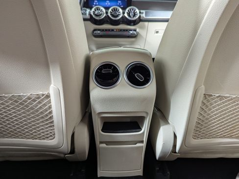 Used 2025 Mercedes-Benz GLB 250 image 16