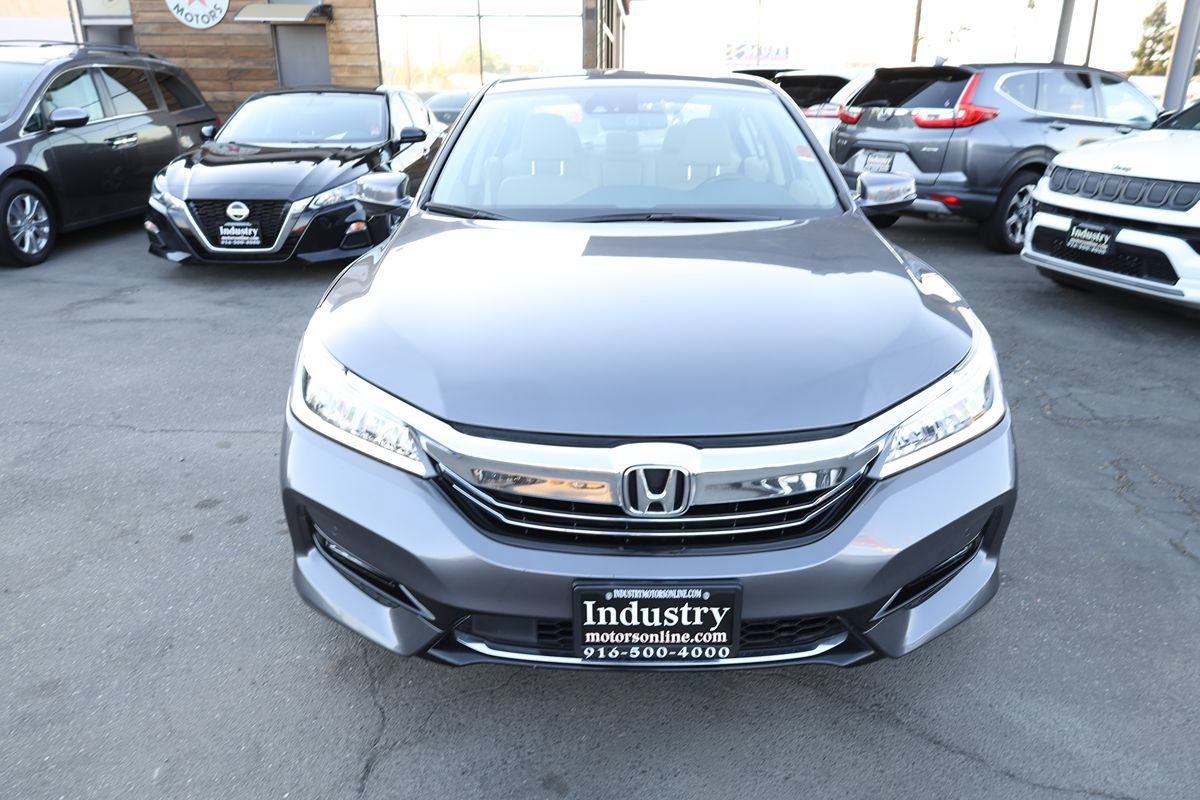 Used 2017 Honda Accord Touring image 3