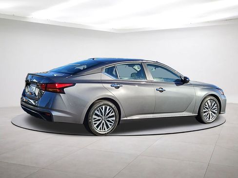 Used 2025 Nissan Altima 2.5 SV image 7