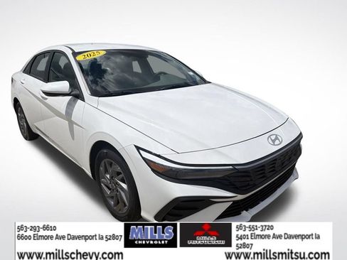 Used 2025 Hyundai Elantra Hybrid FWD image 3