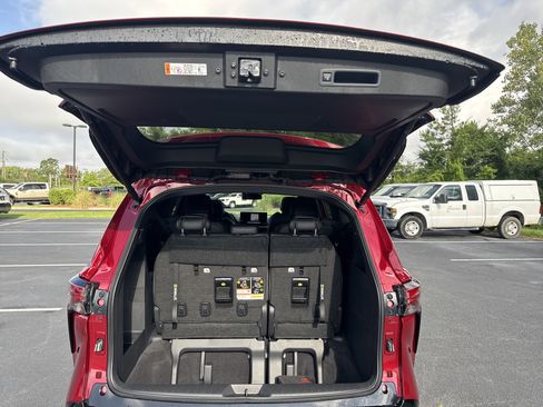 New 2025 Toyota Sienna Platinum image 43