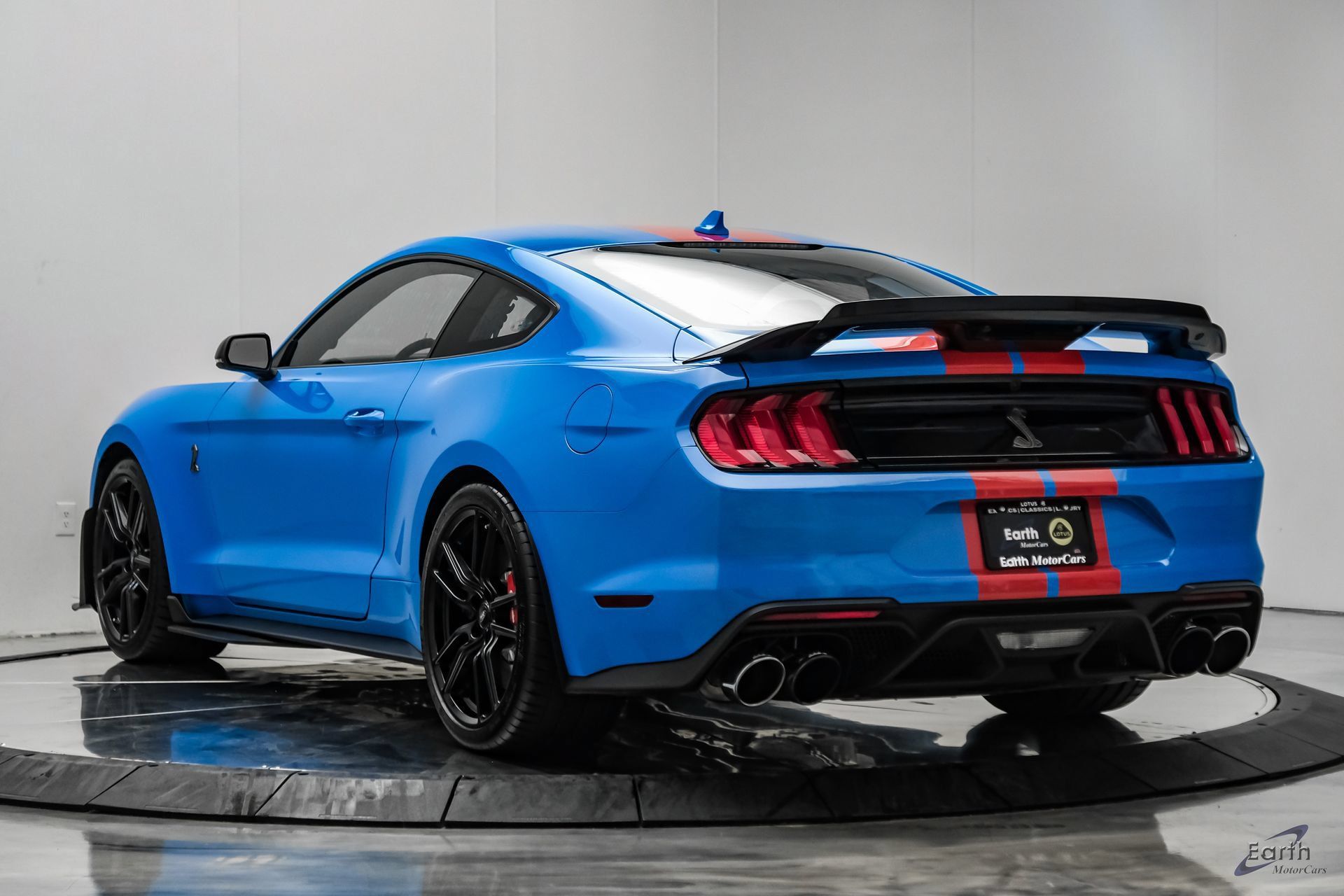 Used 2022 Ford Mustang Shelby GT500 w/ Technology Package RWD image 11