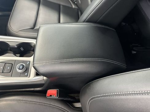 Used 2023 Ford Explorer XLT w/ Equipment Group 202A AWD/4WD image 29