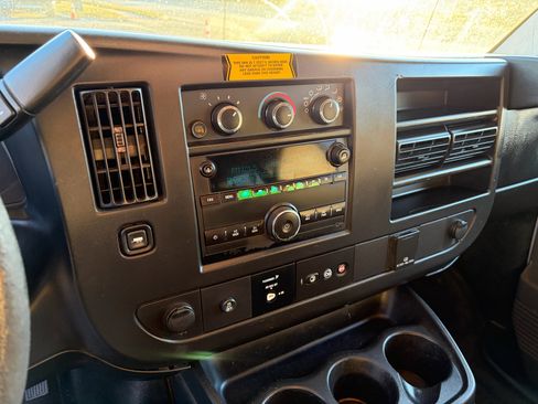 Used 2015 Chevrolet Express 3500 LT w/ LT Preferred Equipment Group image 19