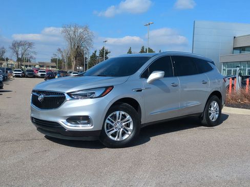 Used 2021 Buick Enclave Essence image 1