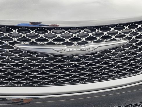 New 2026 Chrysler Pacifica Select w/ S Appearance Package image 3