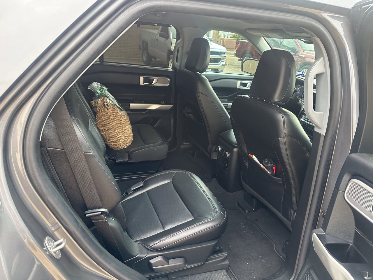 Used 2022 Ford Explorer Limited w/ Equipment Group 301A RWD image 10