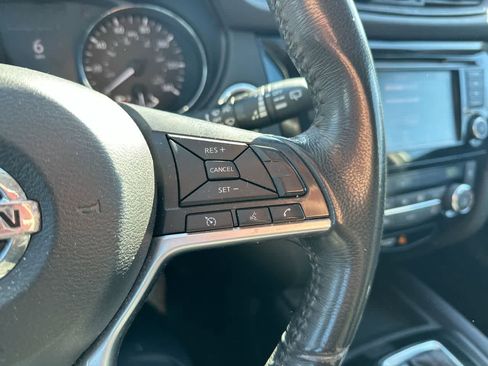 Used 2018 Nissan Rogue SV image 29