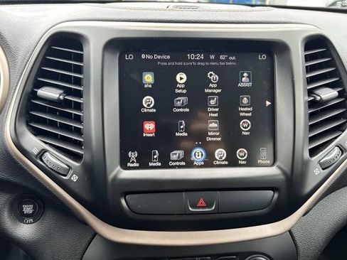 Used 2017 Jeep Cherokee Limited AWD/4WD image 34