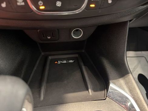 Certified 2023 Chevrolet Traverse LT w/ LPO, Floor Liner Package AWD/4WD image 23