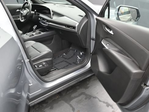 Used 2024 Cadillac XT4 Premium Luxury FWD image 13