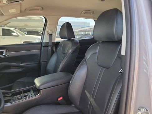 Used 2025 Kia Sorento EX FWD image 15