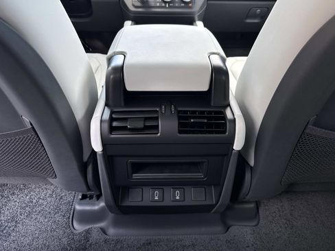 New 2026 Land Rover Defender 110 X-Dynamic SE AWD/4WD image 16