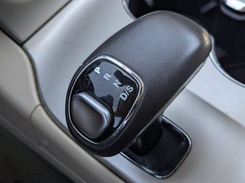 Used 2015 Jeep Grand Cherokee Overland AWD/4WD image 10