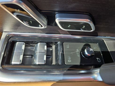 New 2026 Land Rover Range Rover SE image 28