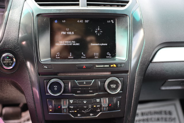 Used 2017 Ford Explorer XLT w/ Equipment Group 201A FWD image 24