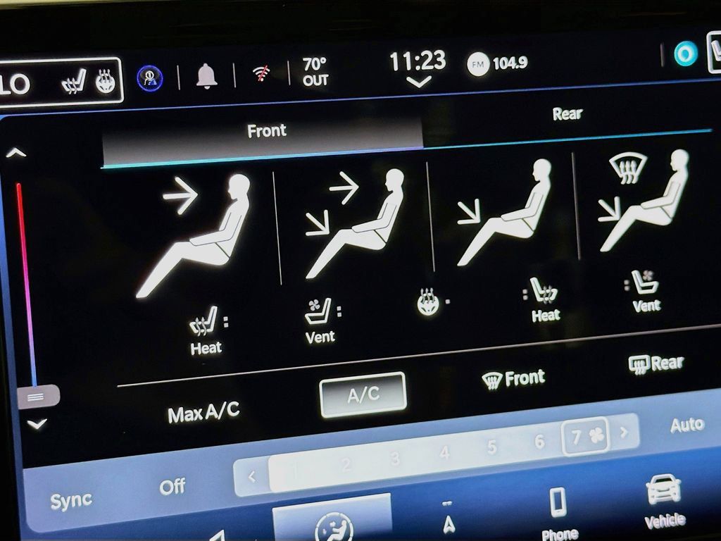 Used 2024 Chrysler Pacifica Limited FWD image 21