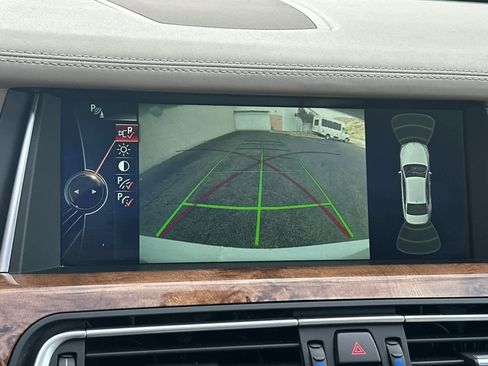 Used 2013 BMW 750Li image 21