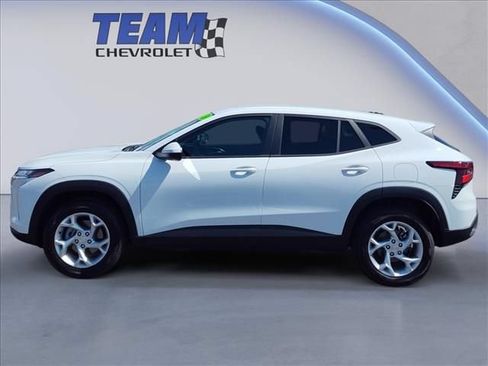 Certified 2026 Chevrolet Trax LS w/ LS Convenience Package FWD image 2