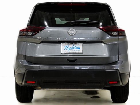Used 2025 Nissan Rogue SV image 7