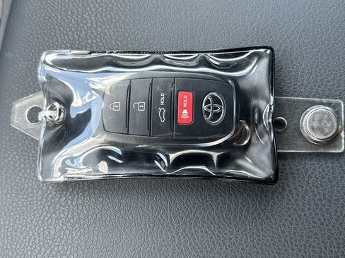 Used 2026 Toyota Camry SE FWD image 24
