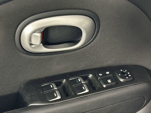 Used 2018 Kia Soul FWD image 13